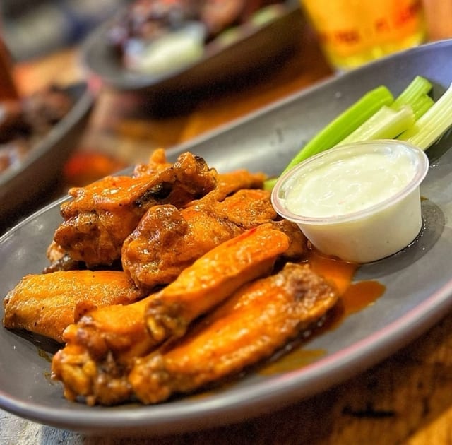 10 PC fried wings.